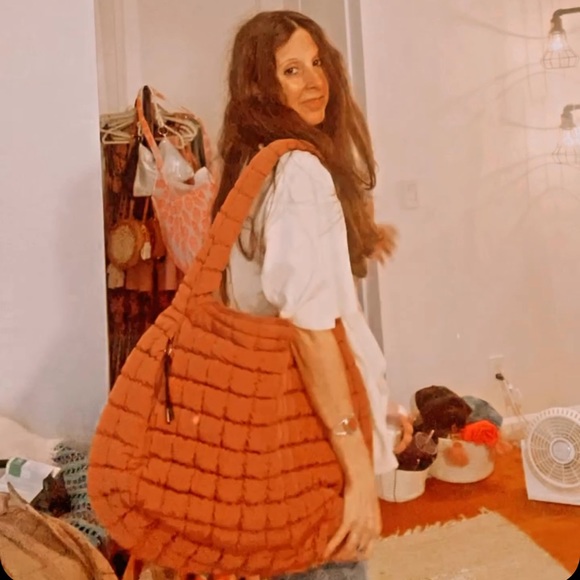 BNWT 💫SOLD OUT in DUSTY ROSE Free People Movement Quilted Carryall 🥀 - Picture 4 of 9